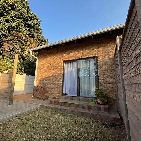 Douwe Cottages Pretoria-Noord Extérieur photo